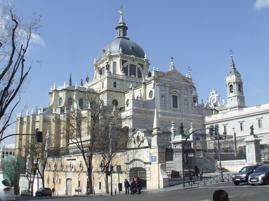 Lugar Almudena Cathedral