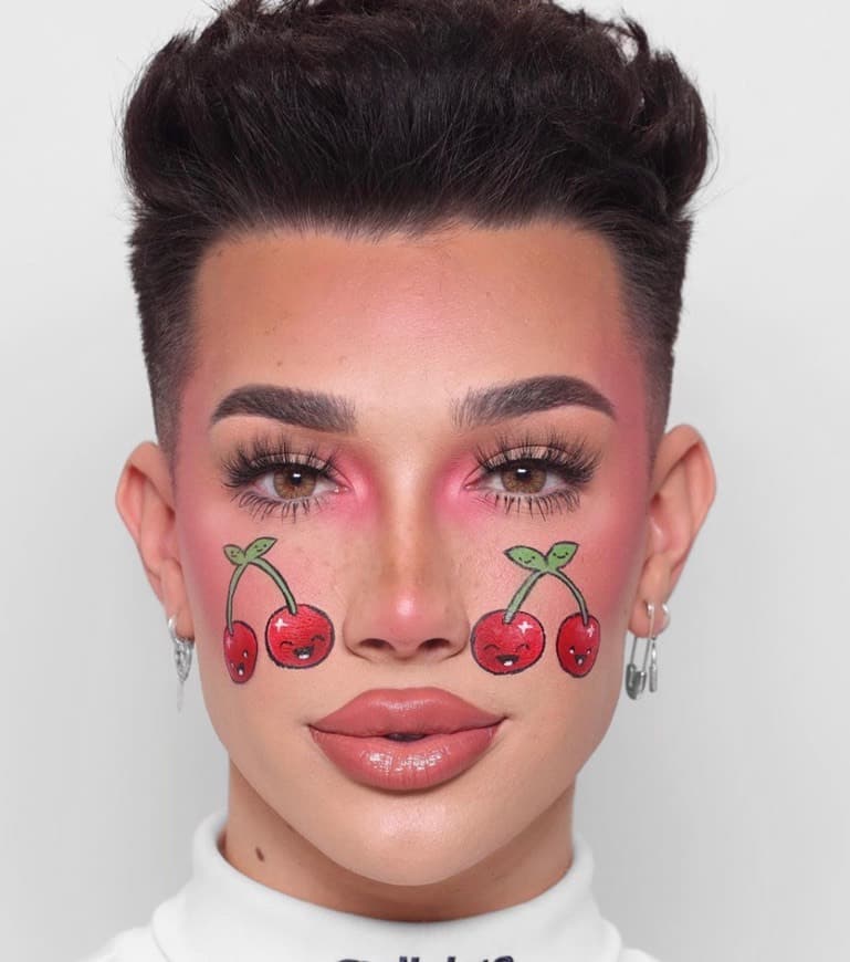 Moda James Charles