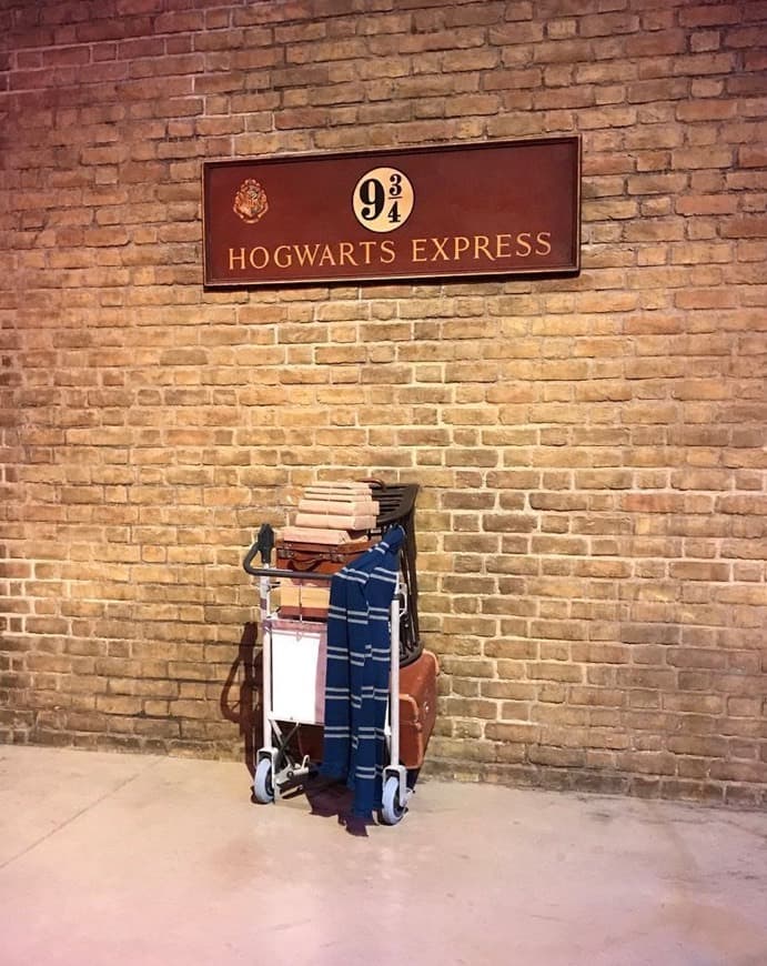 Place The Harry Potter Shop at Platform 9¾