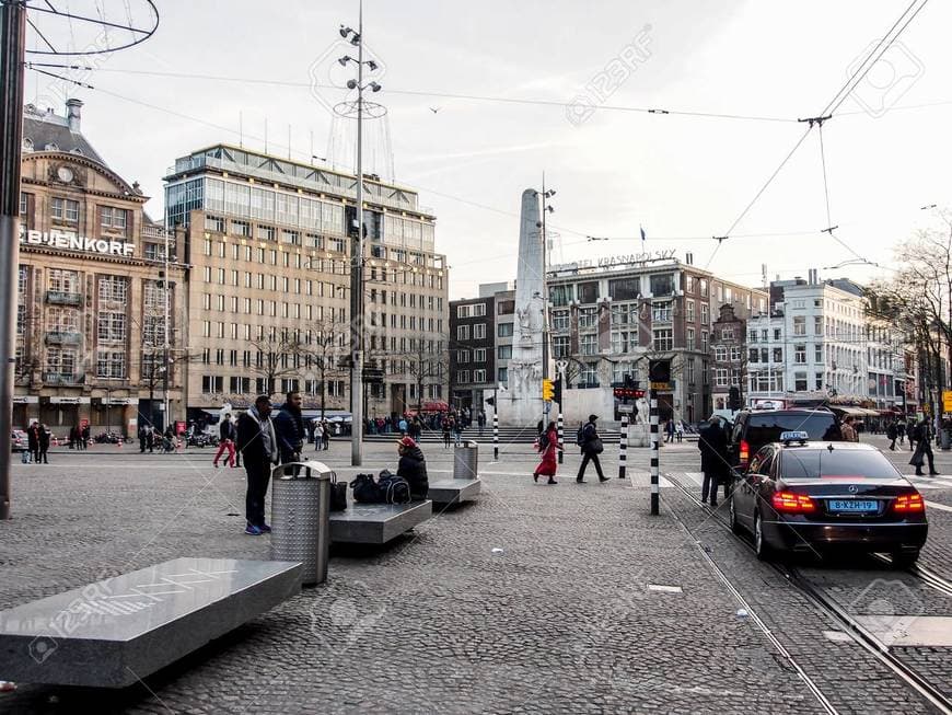 Lugar Dam Square