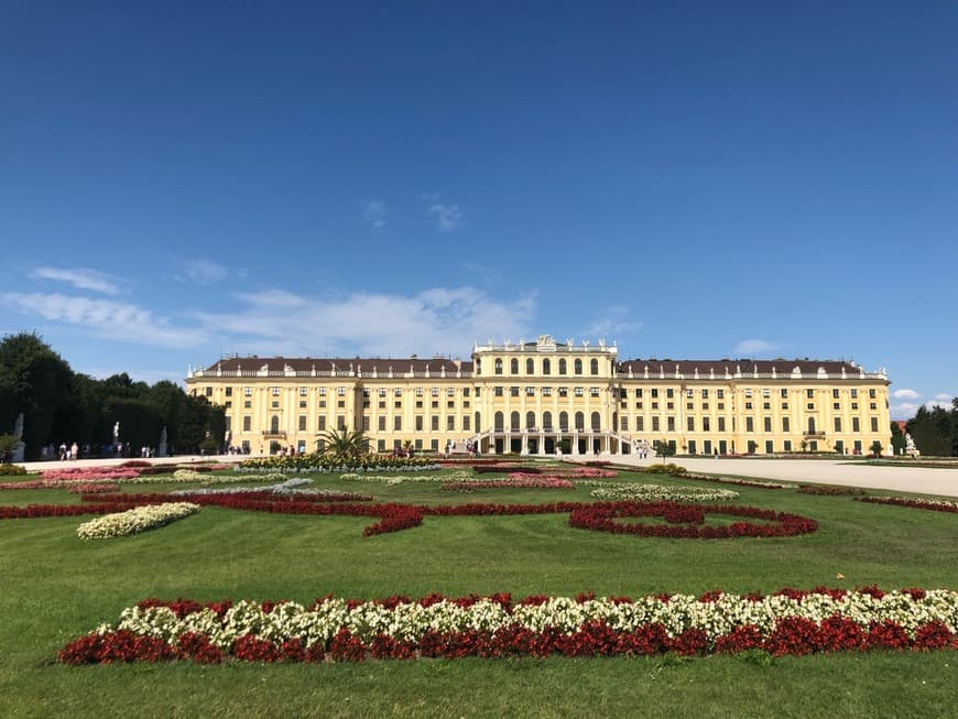 Place Schönbrunn Palace