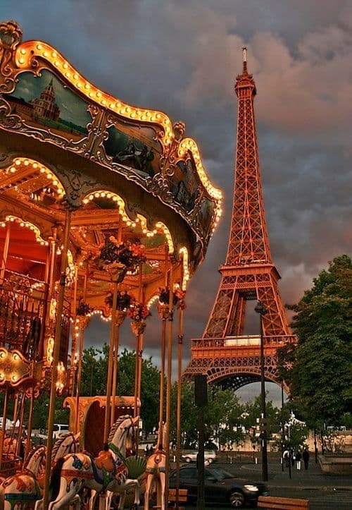 Place Carrusel de la Torre Eiffel