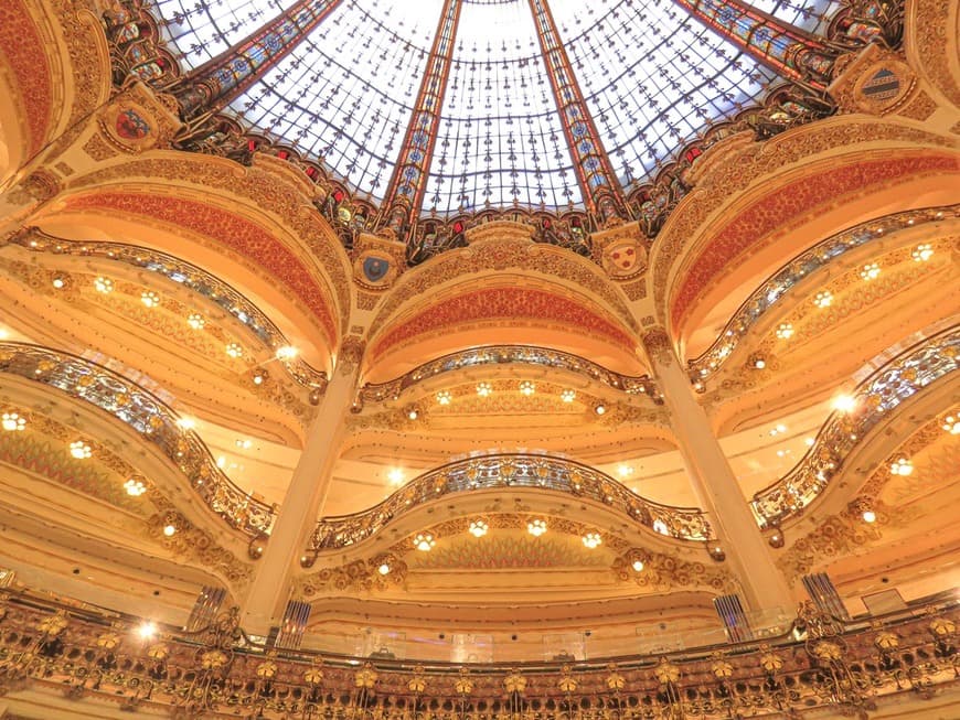 Place Galeries Lafayette Voyages