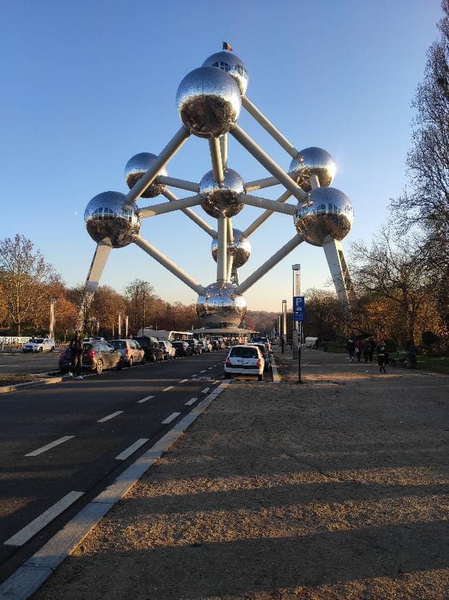 Lugar Atomium