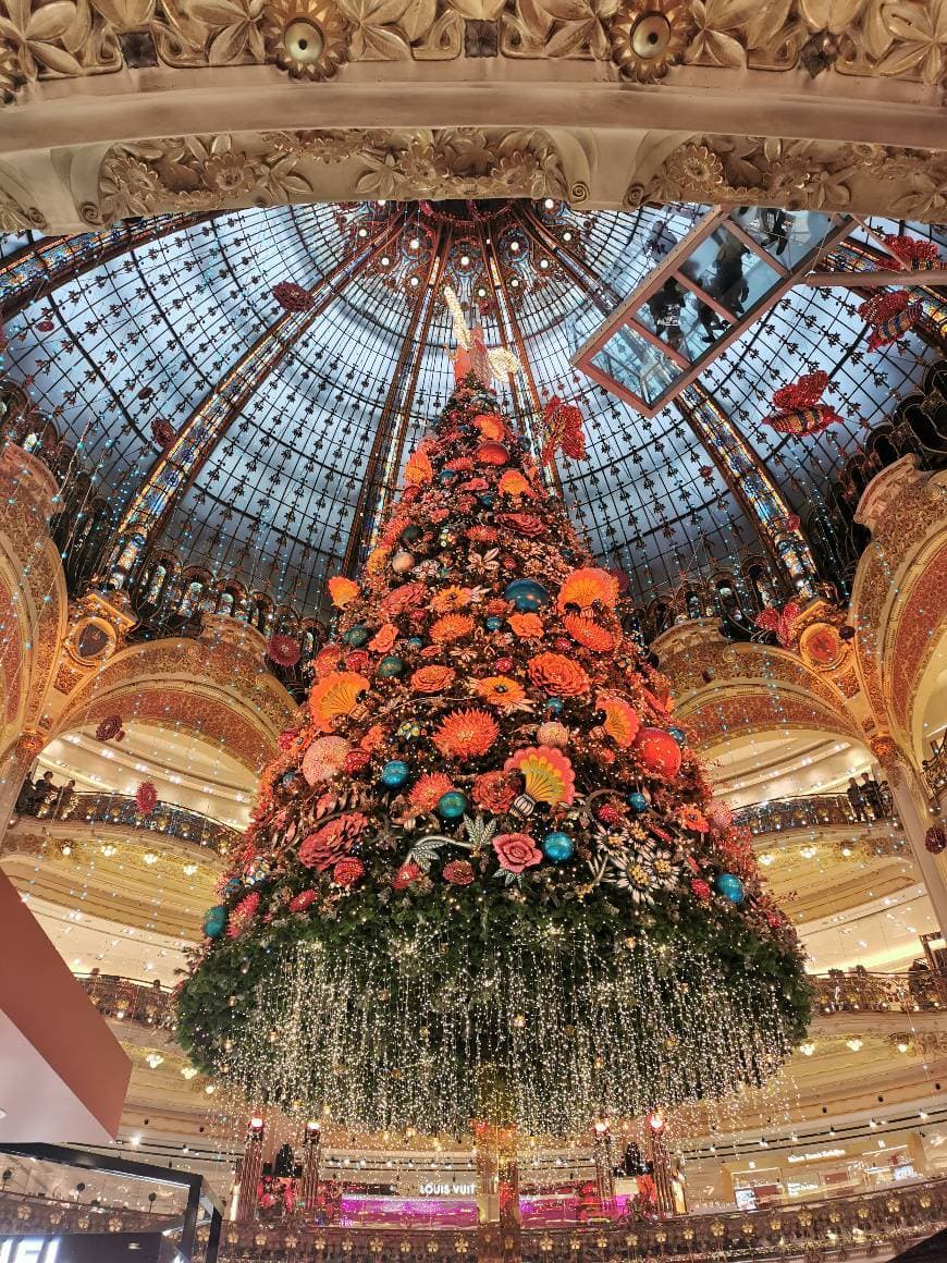 Place Azzaro - Galeries Lafayette Paris Haussmann