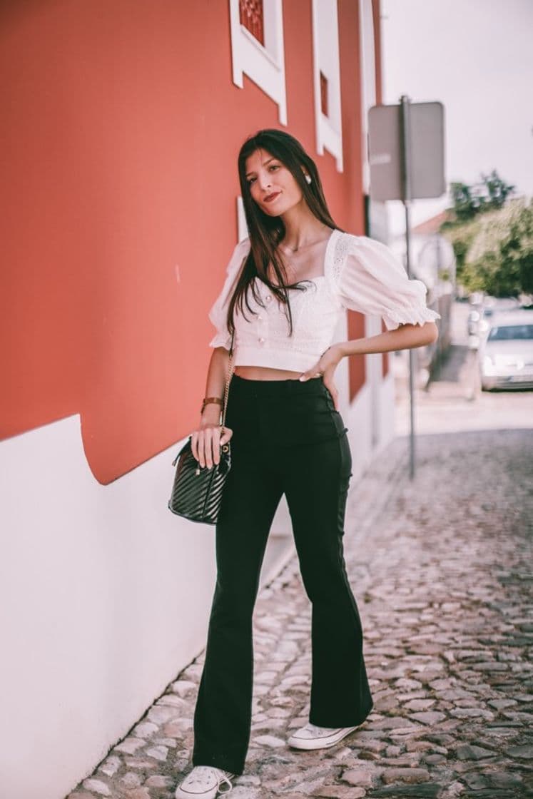 Fashion Crop top branco com pérolas e bordados 