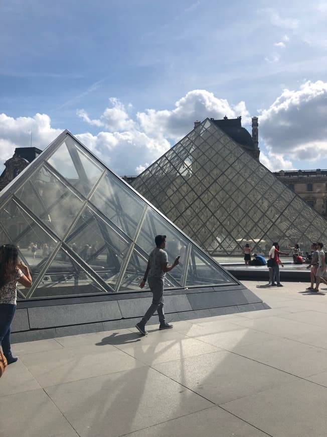 Place Museo del Louvre