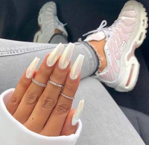 Moda Matte white nails 