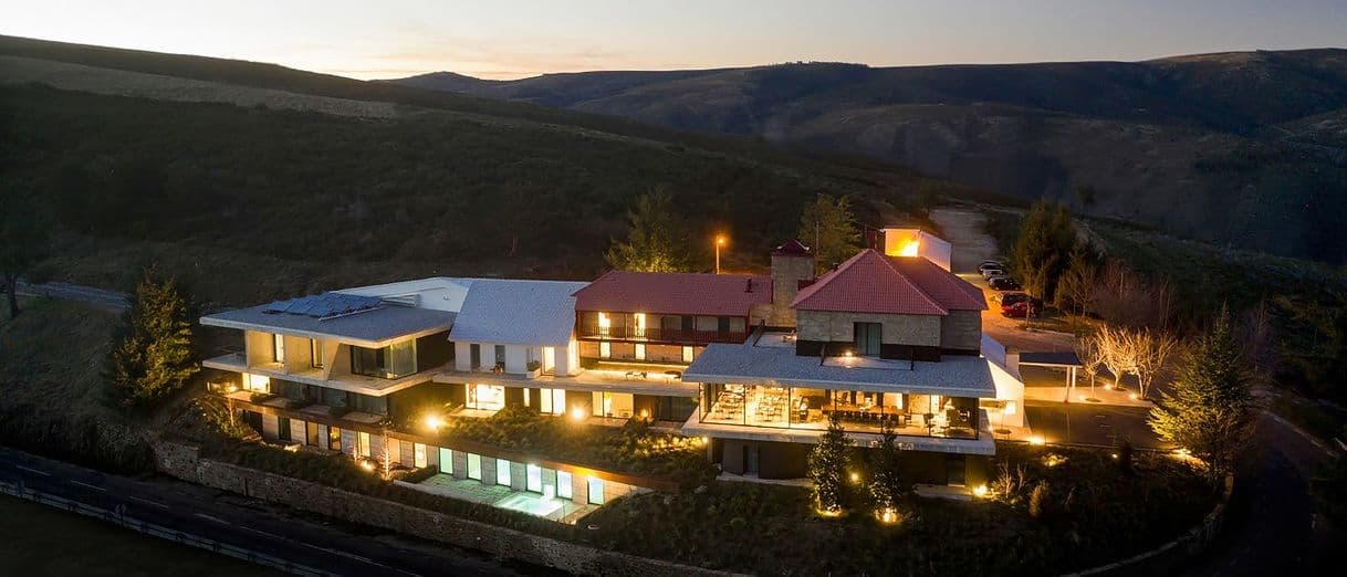 Lugar Casa de São Lourenço / Burel Panorama Hotel