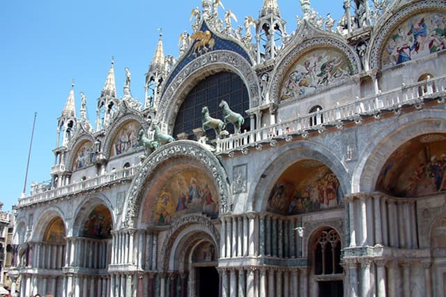 Place Basílica de San Marcos