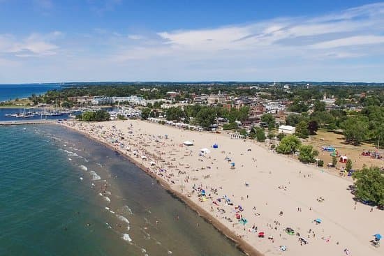 Place Cobourg Beach