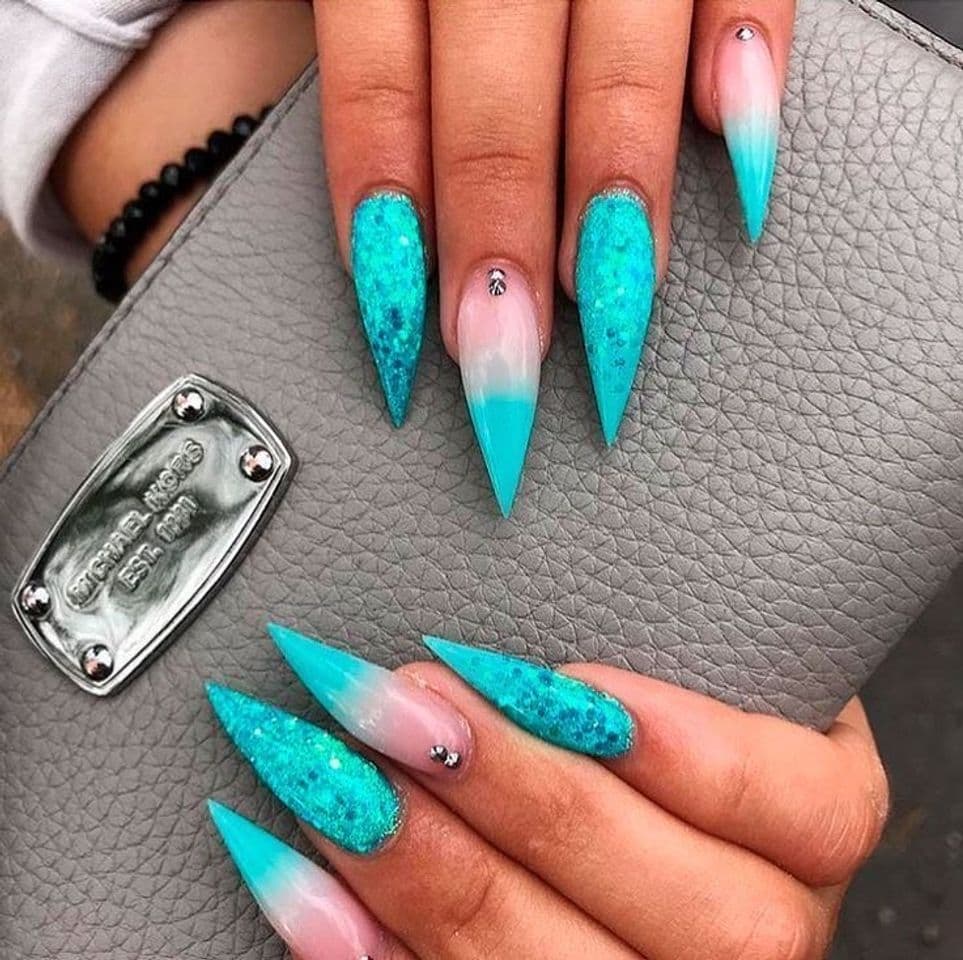 Moda Amazing nails 