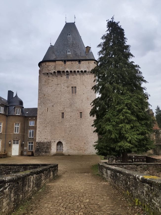 Place Hollenfels Castle