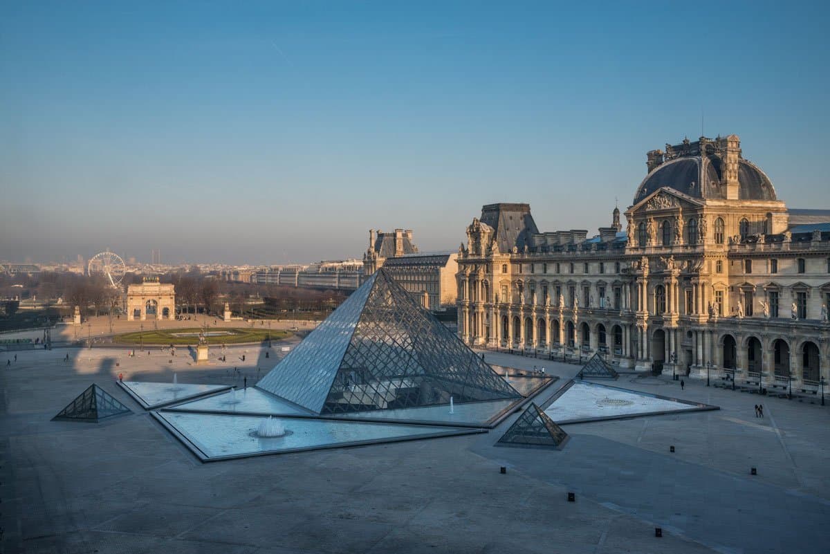 Place Museo del Louvre