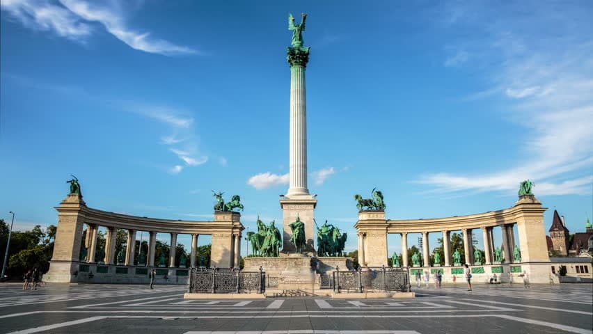 Place Plaza de los Héroes