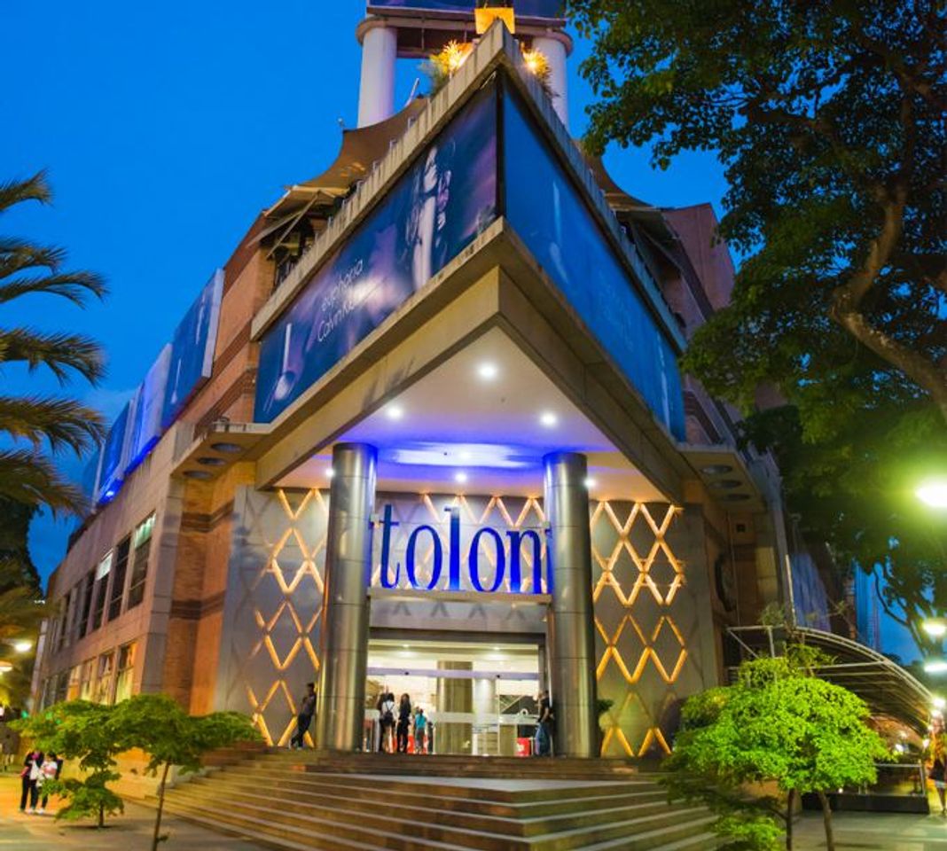 Lugar Tolón Fashion Mall