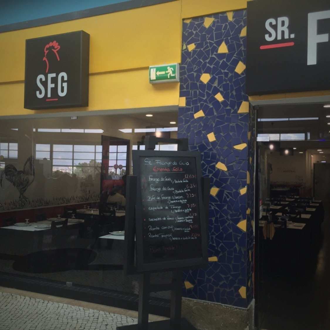 Restaurantes Sr. Frango da Guia (Almada Forum)