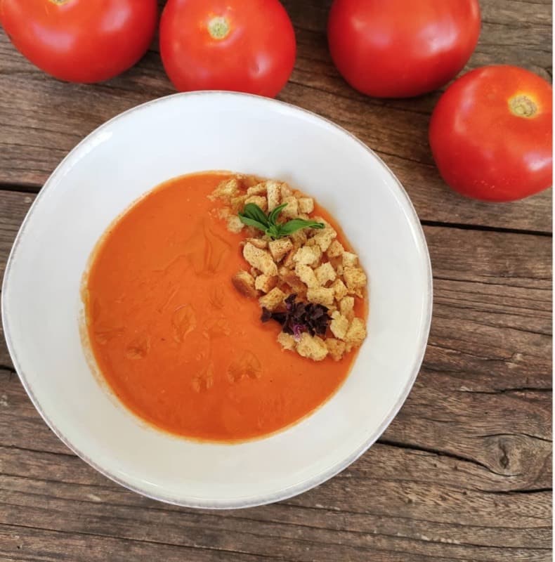 Fashion Sopa de Tomate Assado e Manjericão