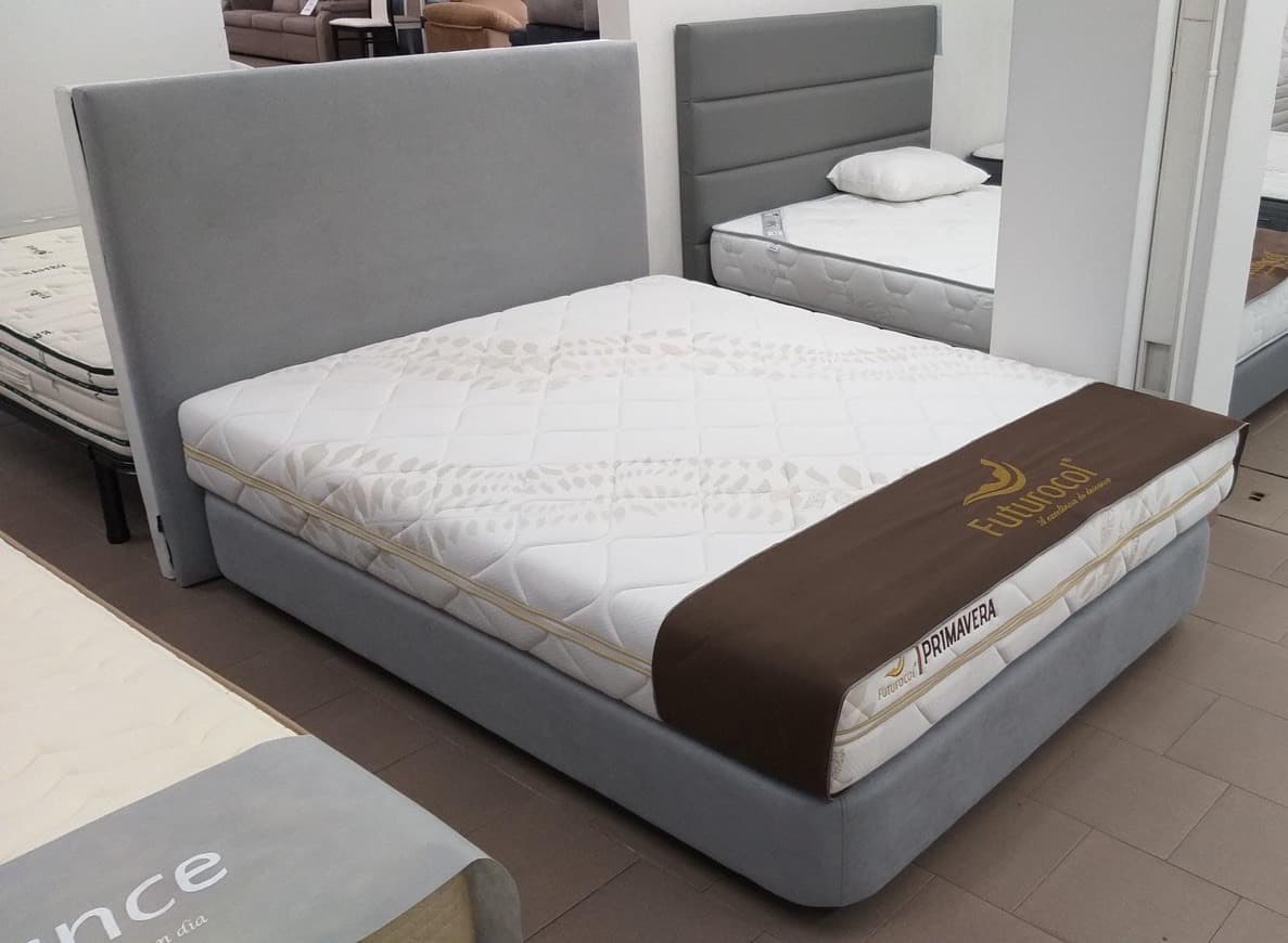 Producto Cama com cabeceira cinza 