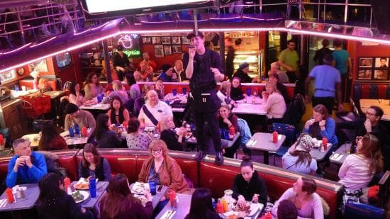 Restaurantes Ellen stardust dinner 