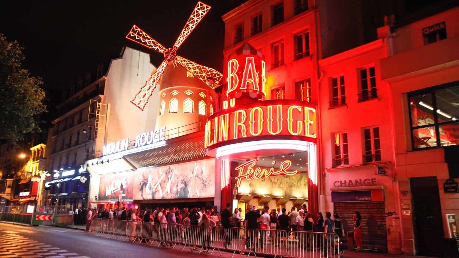 Place Moulin Rouge