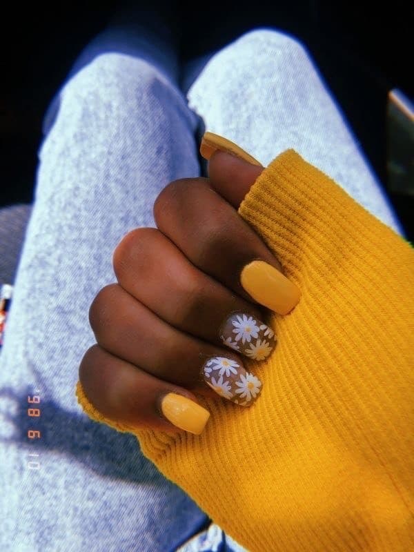 Fashion Unhas amarelas com flores💛🌻