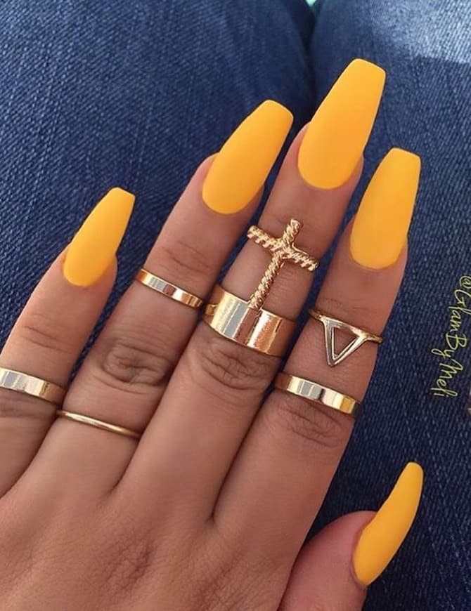 Fashion Unhas amarelas💛