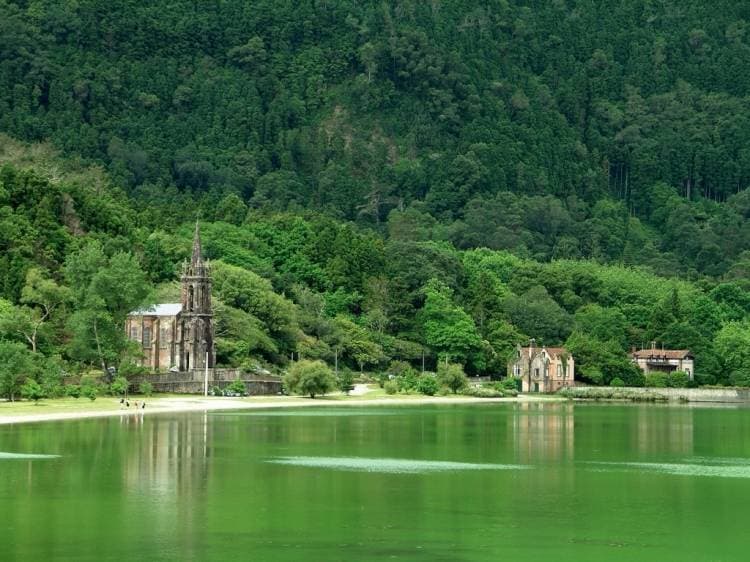 Place Furnas Lake