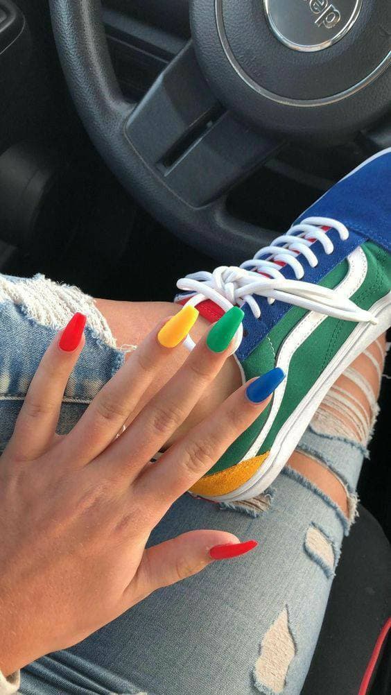 Fashion Unhas de cores diferentes 