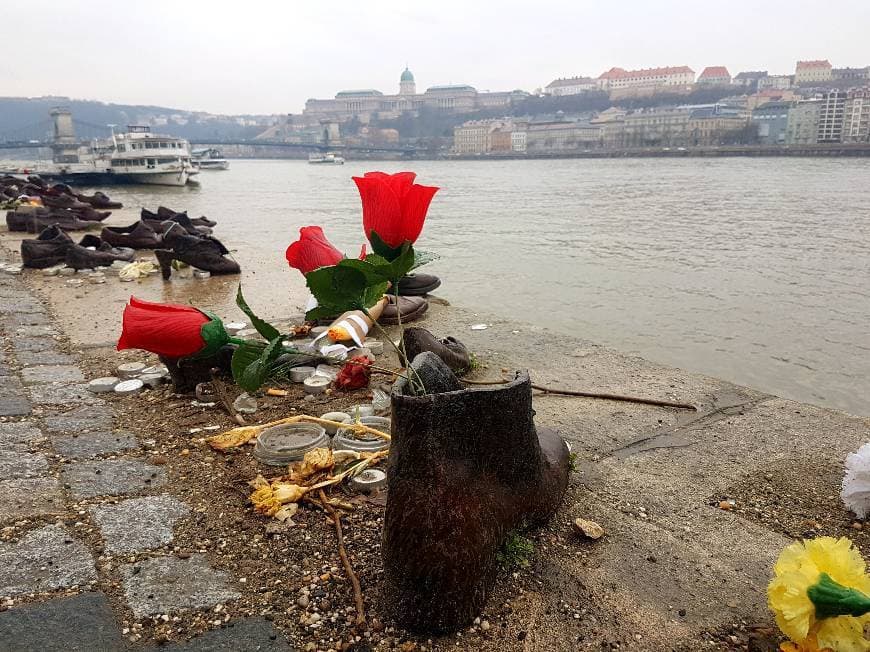 Lugar Shoes on the Danube Bank