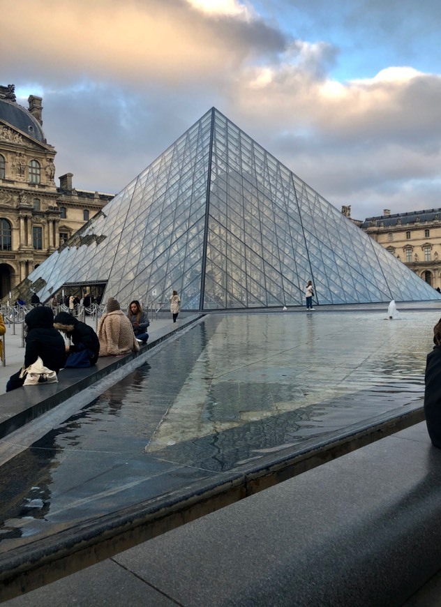 Lugar Pyramide du Louvre