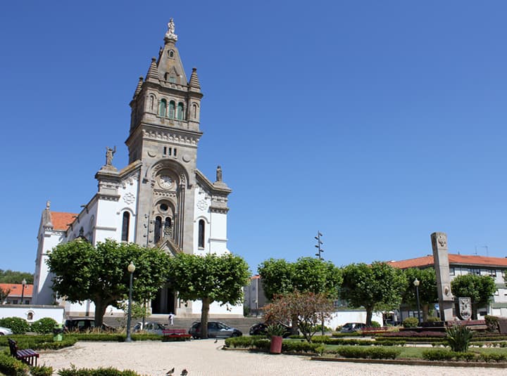 Lugar Igreja Paroquial de Espinho - Paróquia de Nossa Senhora D'Ajuda