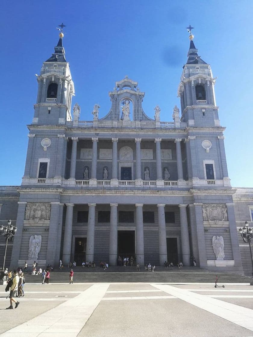 Lugar Almudena Cathedral