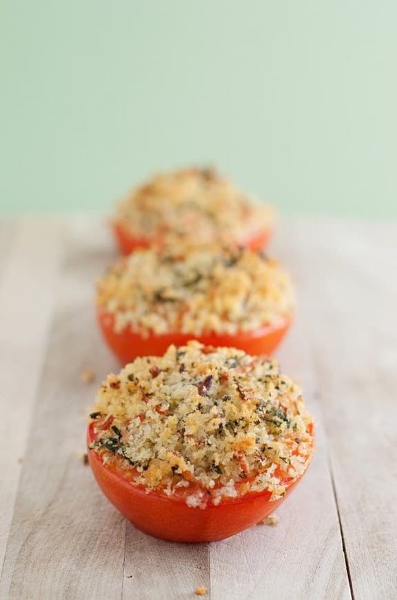 Moda Tomates recheados com queijo parmesão e ervas