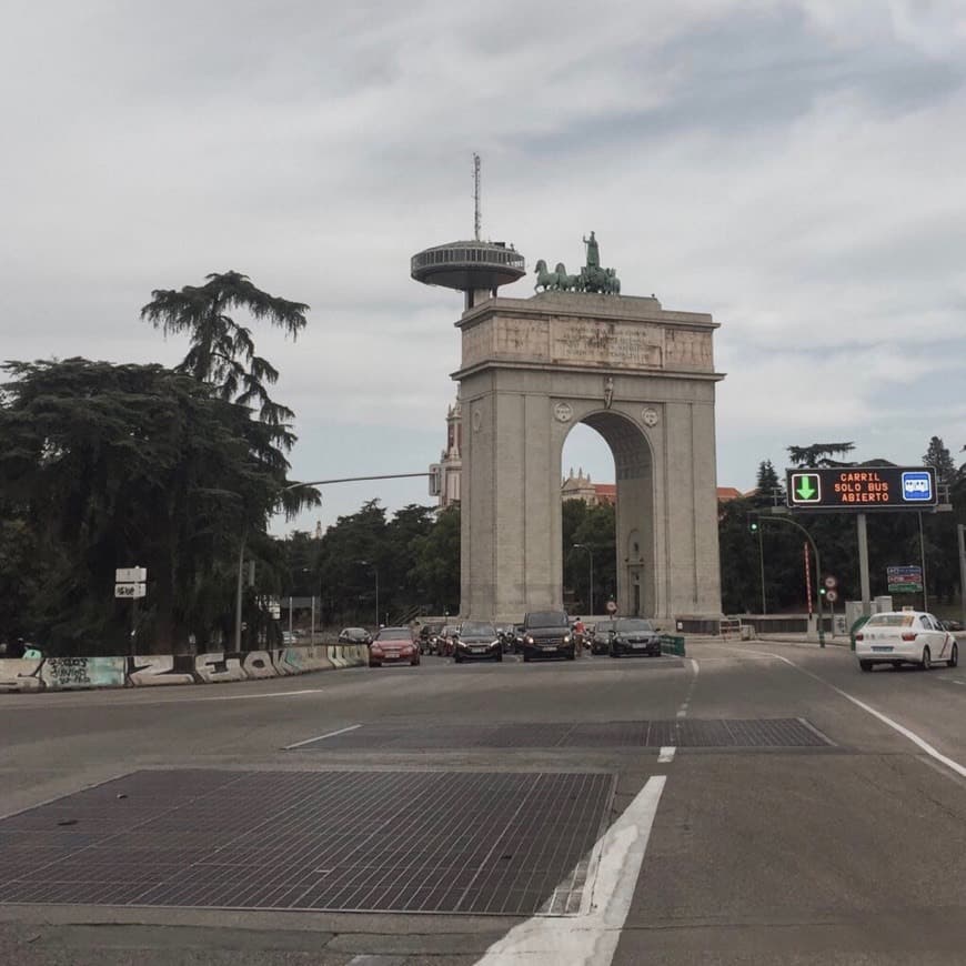 Place Arco de la Victoria