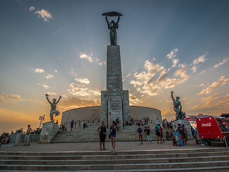 Place Liberty Statue