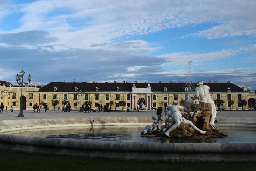 Place Schönbrunn Palace