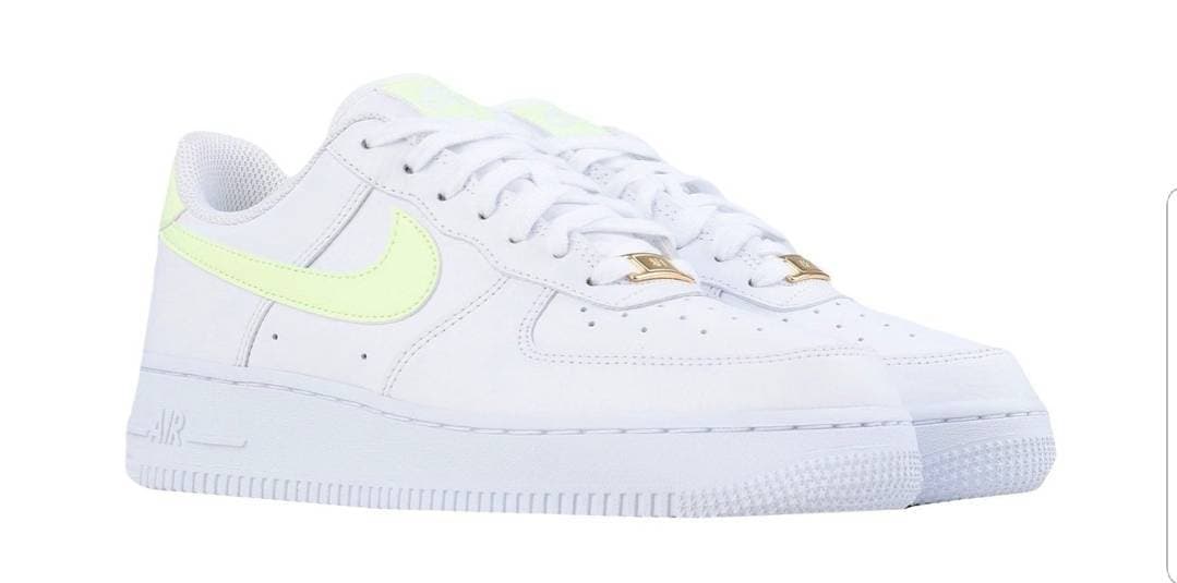 Moda WMNS AIR FORCE 1'07       100€