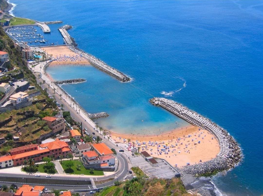 Place Praia da Calheta