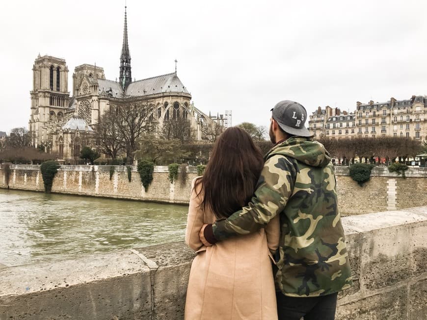 Place Notre Dame