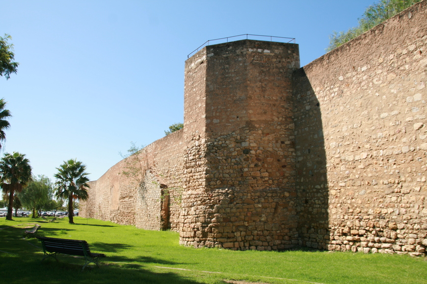 Lugar Muralhas de Faro