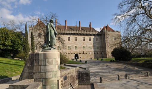 Place Paço dos Duques de Bragança