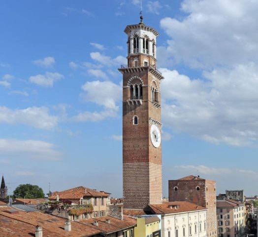 Place Torre dei Lamberti