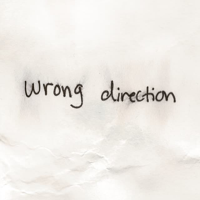 Canción Wrong Direction