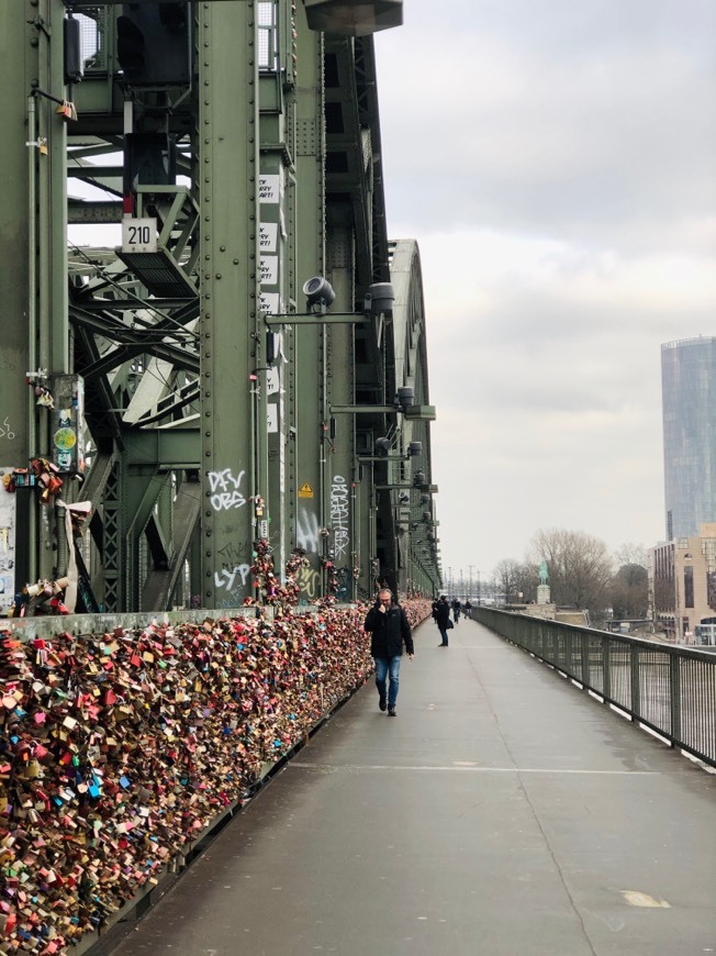 Place Hohenzollernbrücke