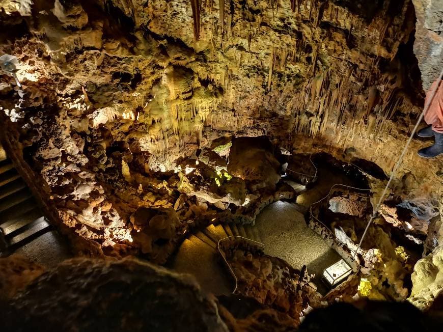 Place Grutas de Mira de Aire - Empreendimentos Turisticos e Espeleológicos S.A