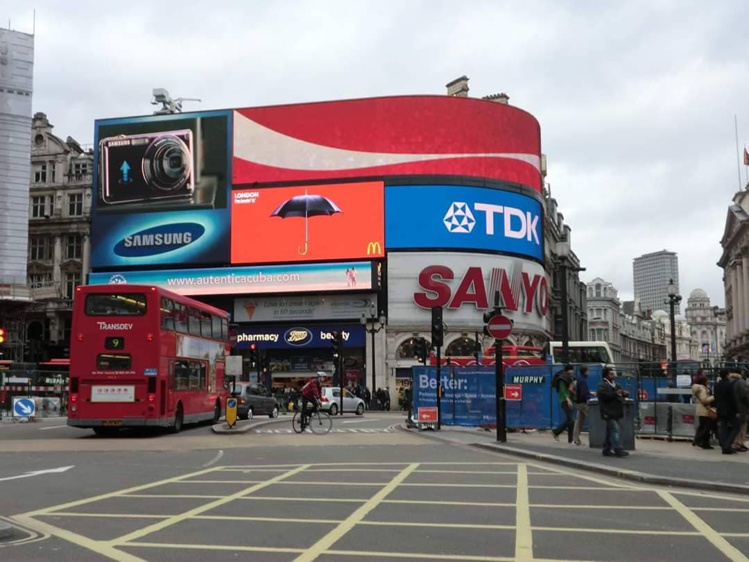 Lugar Piccadilly Circus