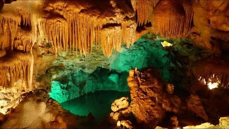 Lugar Grutas de Mira de Aire 