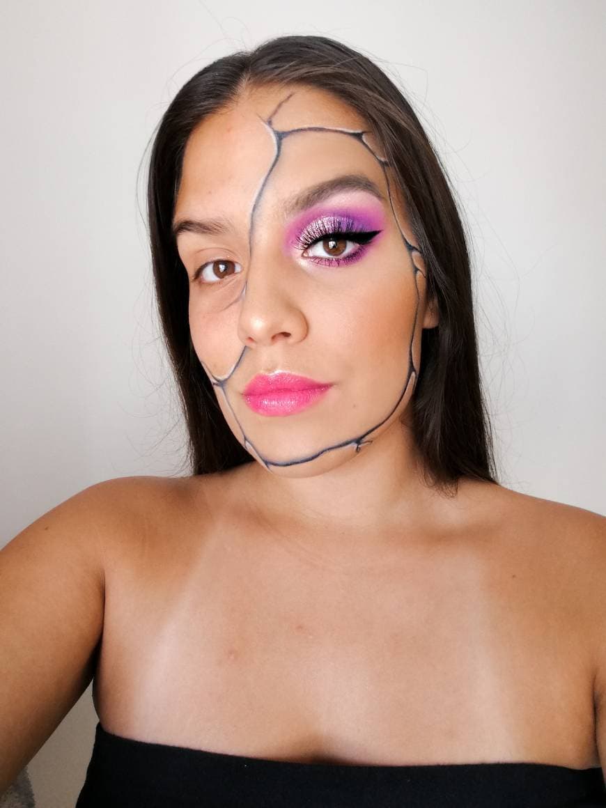 Moda Broken makeup 