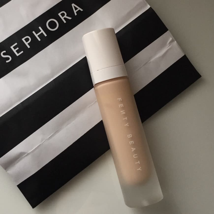 Product Fenty Beauty by Rihanna base